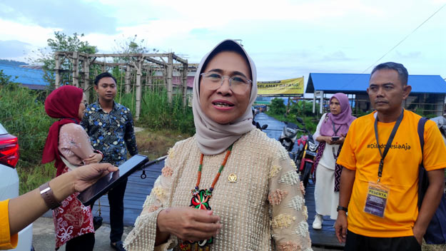 Hetifah Sjaifudian Bertandang ke Kampung Ketupat Samarinda