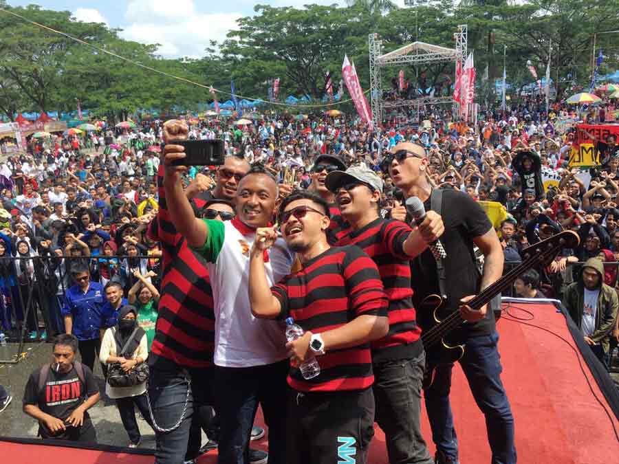 Tipe x Guncang acara Milenial Road Festival di Samarinda 