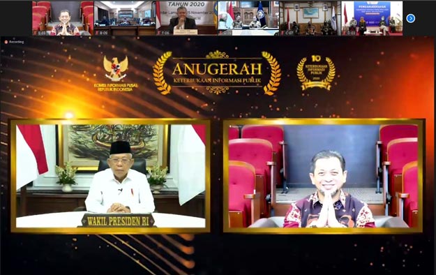 Disaksikan Wapres RI, Kaltim Terima Penghargaan KIP