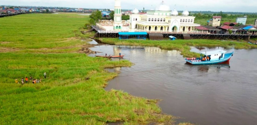 Gulma di Sungai Desa Jantur Bisa Jadi Bencana