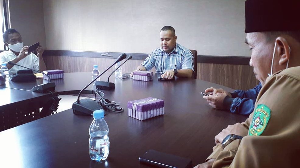 Reza Fachlevi Serahkan Bantuan Ke Nelayan Anggana