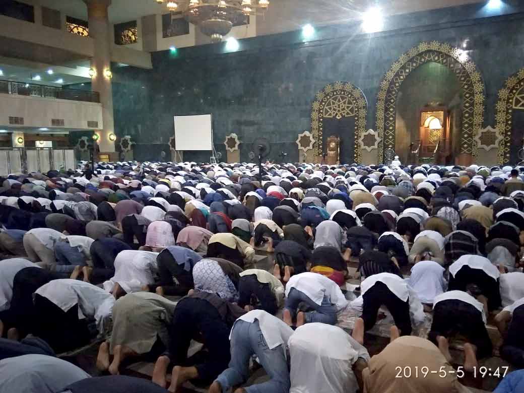 Tarawih Pertama, Islamic Centre dipadati Warga
