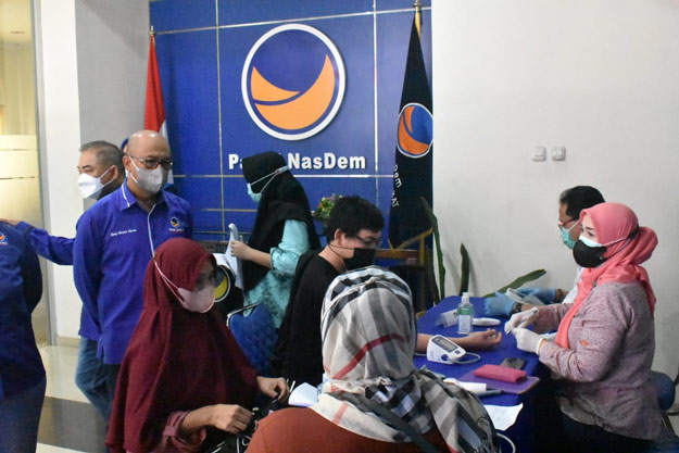 NasDem Kalbar Gelar Vaksinasi Massal