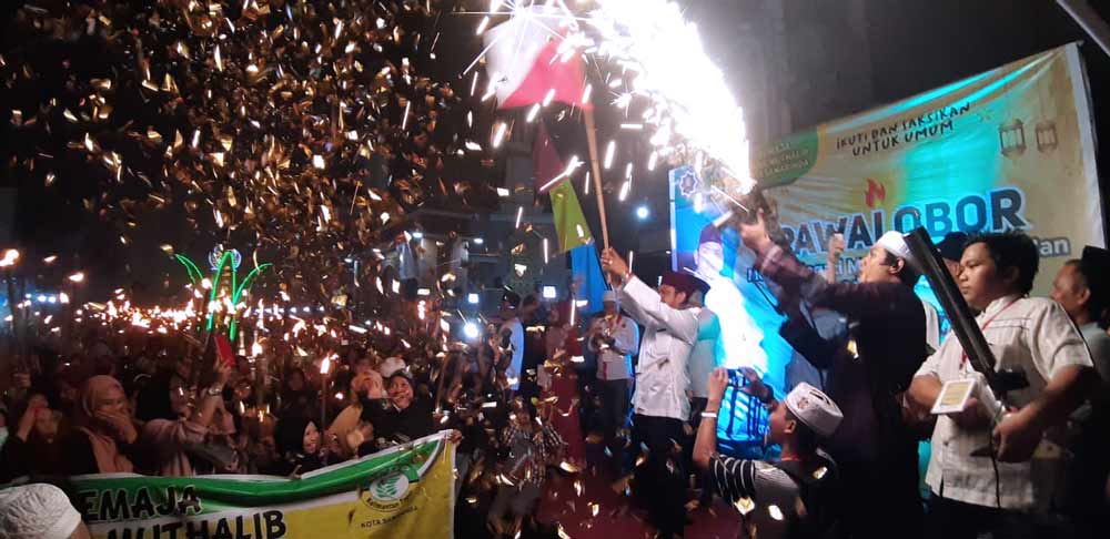 Peringati Nuzulul Quran, 2000 Obor Terangi Jl Abdul Mutholib Samarinda 