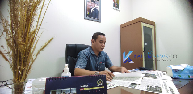 Novan Soroti Kendaraan Berat Yang Parkir di Jl Ir Sutami 