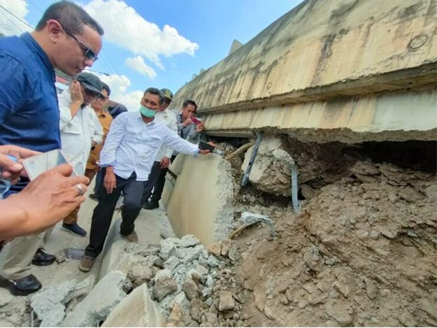 Inilah Penyebab Retaknya Sisi Flyover Samarinda Â Â Â Â 