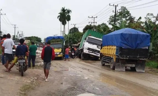 Pemerintah Harus Atasi Masalah Jalan Akses ke Bandara APT Pranoto Â 