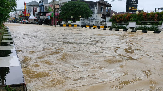 Angkasa Jaya Soroti Genangan Air di Depan Polresta Samarinda