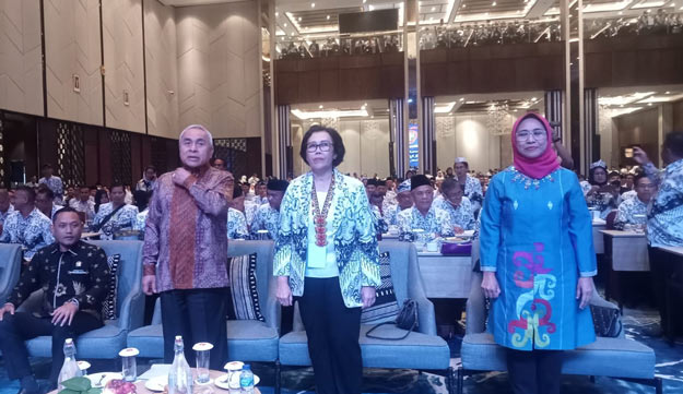 Hetifah Sesalkan Nasib Guru Yang Kurang Terperhatikan Oleh Negara Â Â 