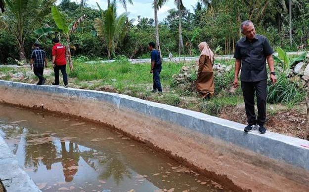 Samsun Tinjau Poyek Normalisasi Sungai Sanga-sanga
