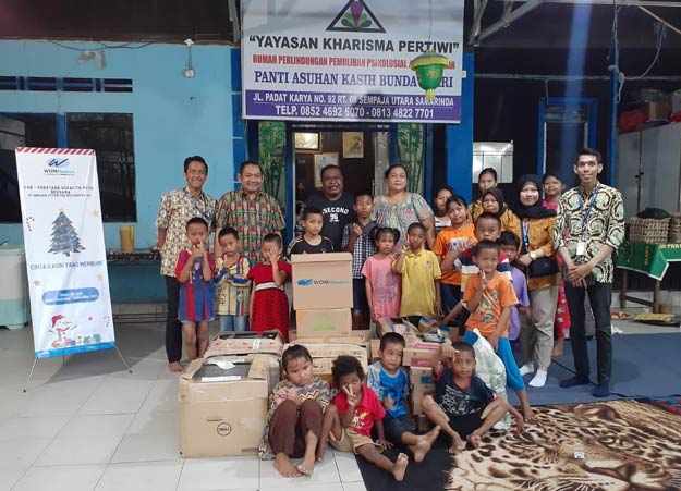 WOM Finance Berbagi Kasih Natal Bersama Anak-Anak Panti Asuhan