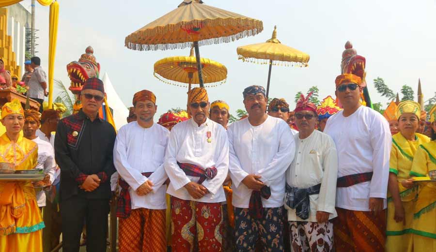 Walikota Jaang Hadiri Puncak Erau Di Tenggarong