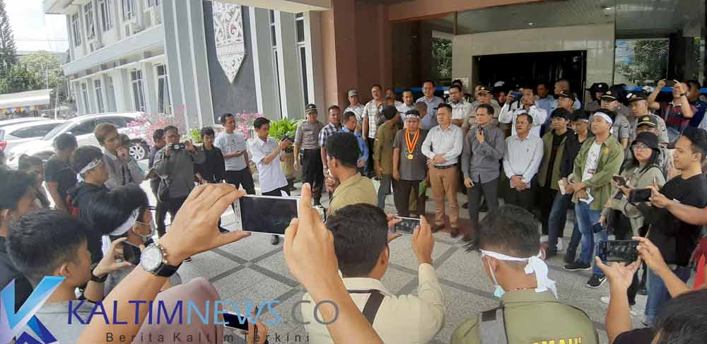 Di Demo, Siswadi Temui Demonstran