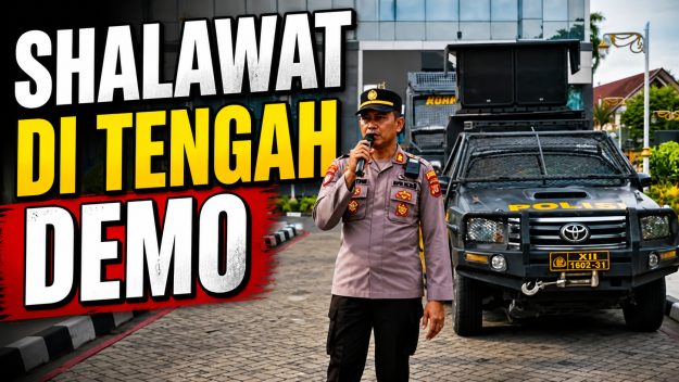 Demo Memanas di Kantor Gubernur Kaltim, Polisi Lantunkan Shalawat, Massa Mendadak Tenang