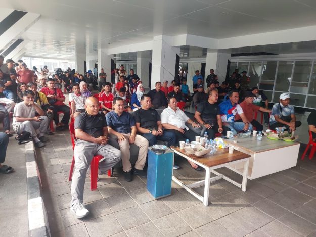 Nobar Perdana Piala Dunia di Samarinda Diserbu Warga, Jersey Tim Bertanding dan Nasi Pecel Gratis Jadi Magnet