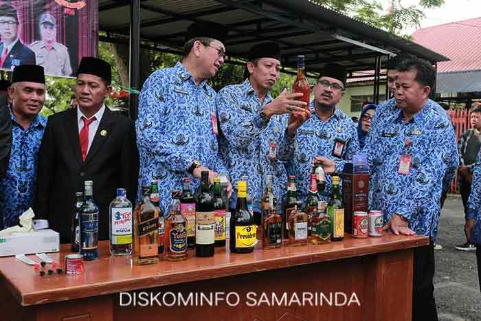Peringati Hari Sumpah Pemuda, Pemkot Samarinda Gelar Pemusnahan Miras