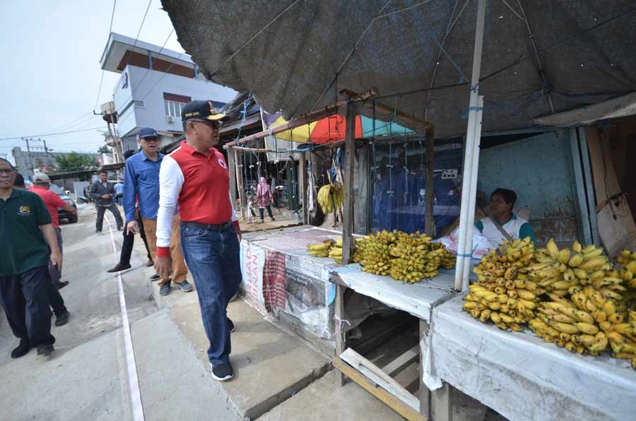Jaang Geram, Proyek Belum Kelar, Malah Di Tempati PKL Berjualan