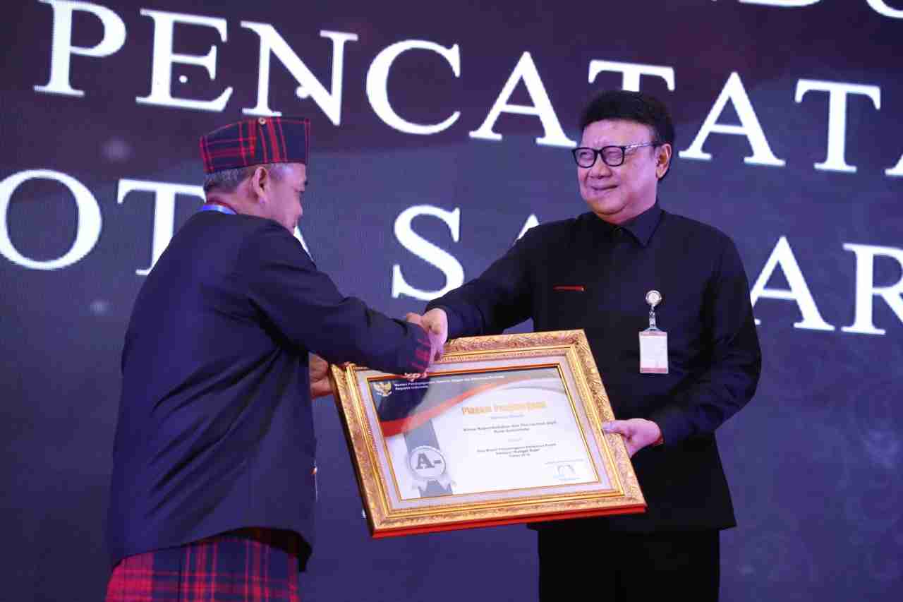 Disdukcapil & DPMPTSP Raih PenghargaanÂ 