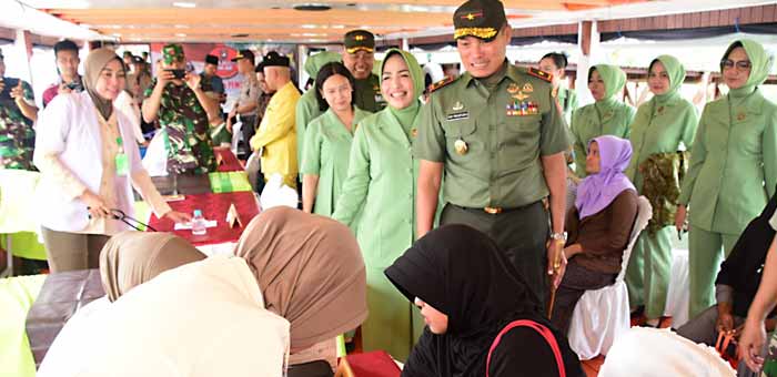 Klinik Terapung & Pengobatan Gratis TNI AD Diserbu Warga