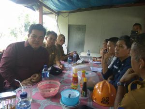 Sempat Ricuh Dua Perusahaan  Akhirnya Bantu Perbaikan Jalan Mura Muntai