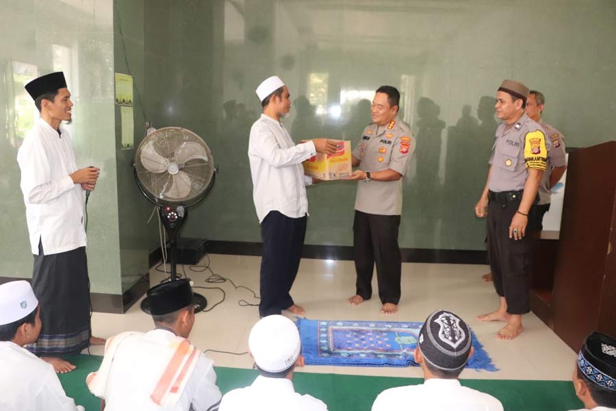 Gelar Jumat Berbagi, Kapolresta Samarinda Sambangi Panti Asuhan Uswatun Hasanah