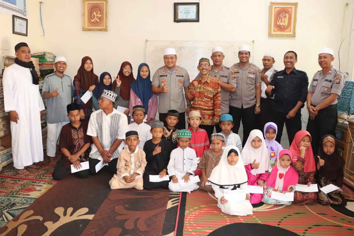 Kapolresta Samarinda Menyambangi , Yatim Piatu Hj. Arfah Darul Muhajirin