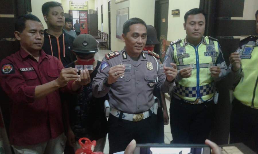 Terciduk Memiliki Sabu Kedua Remaja Ini Digelandang Ke Mapolresta Samarinda 