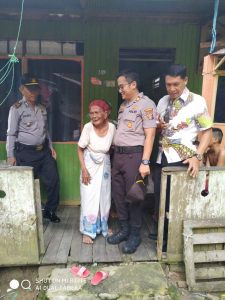 Begini Ekspresi Nenek Nannang Saat di Datangi Polsek Kawasan Pelabuhan