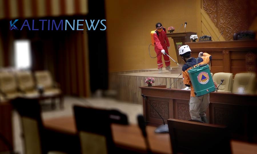 Antisipasi Penyebaran Covid-19, Gedung Dewan Samarinda Disemprot Desinfektan Â 