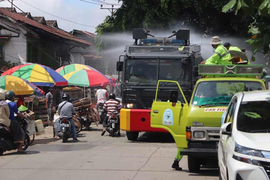 Polresta Samarinda Gelar Penyemprotan Desinfektan Secara Serentak