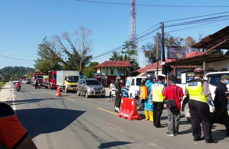 Polresta Samarinda Bersama Gugus Tugas Covid-19 Periksa Warga Masuk Dari Area Balikpapan