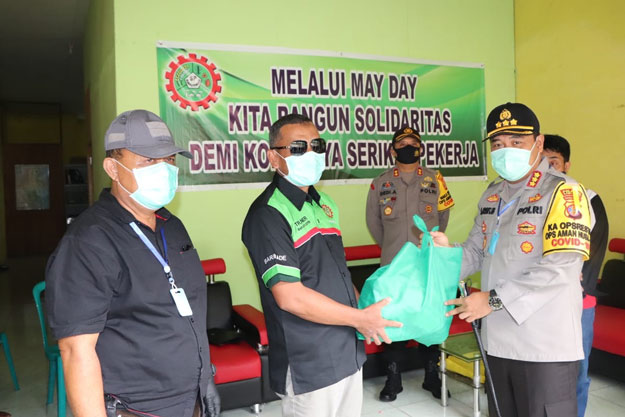 Polresta Samarinda bagikan 100 paket Sembako ke DPD FSP Kahutindo