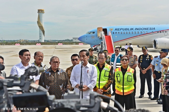 Presiden Jokowi sebut pembangunan Bandara Tanatoraja selesai 2019