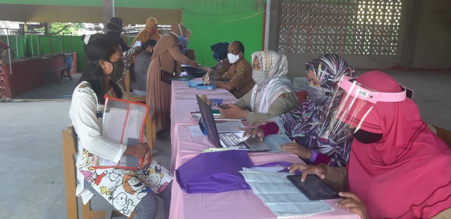 Pendaftaran Calon Siswa SDN 010 Samarinda Seberang diwarnai Dengan Protokol Kesehatan Covid-19