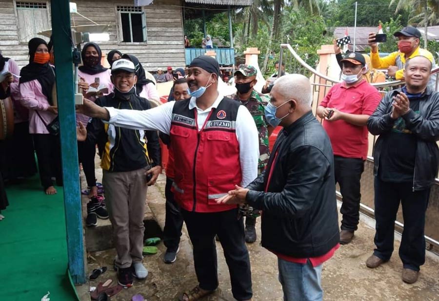 Bupati Kukar Edi Damansyah Resmikan Penggunaan Listrik Perdana di Dusun Masaping, Desa Loa Duri Ulu