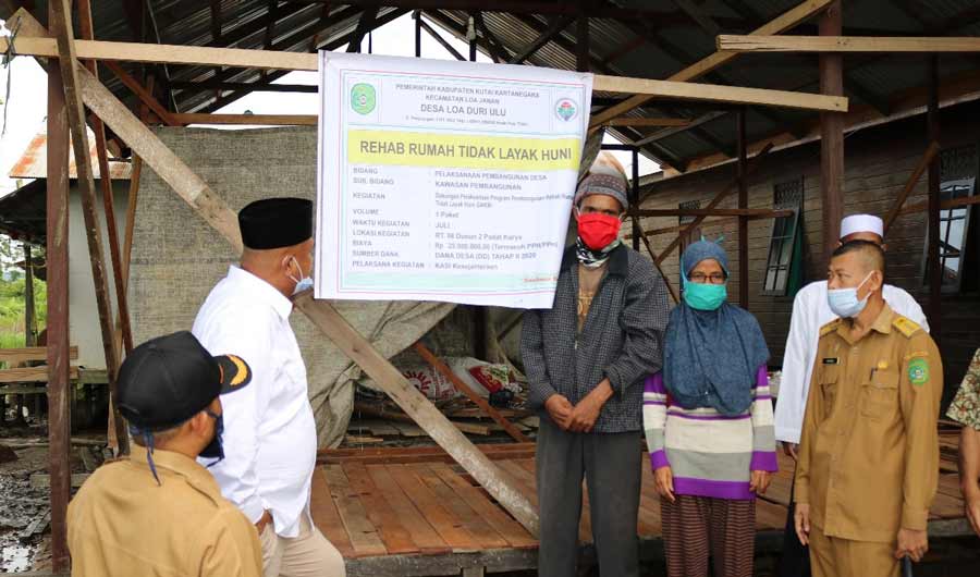 Bupati Edi Damansyah Salut Pada Pemdes Loa Duri Dalam Hal Program Renovasi Rumah