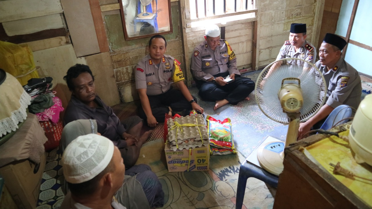 Wakapolresta Samarinda,AKBP Dedi Agustono Mengaku Miris Melihat Kondisi Maimunah.