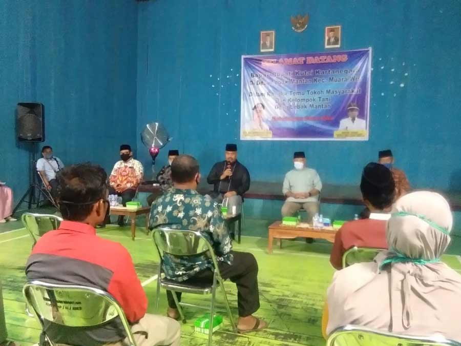 Berikan Bibit Ikan Tawar Edi Damansyah Janji Akan Fasilitasi Sapras Petani Nelayan Hulu Mahakam