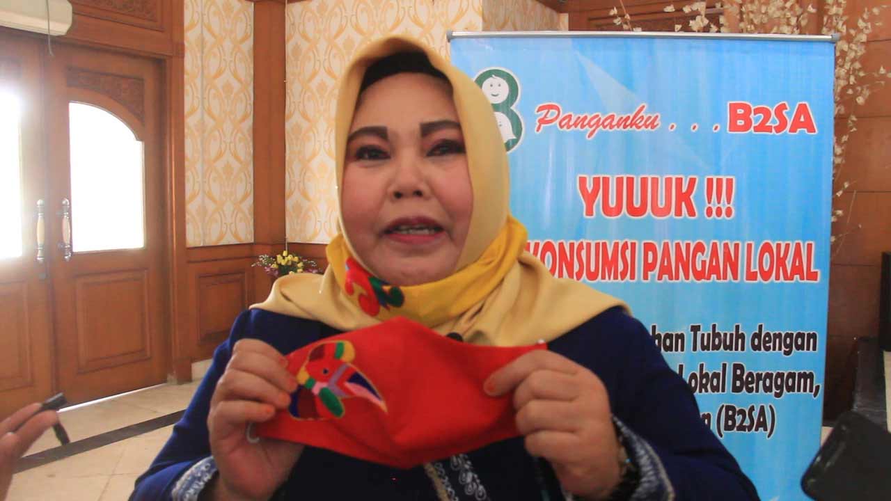 Ketua Dekranasda Kukar, Maslianawati Edi Damansayah Apresiasi Inovasi Masker Ibu Meri